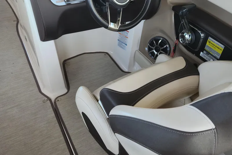 Slide: The Image of Captain's chair and control panel of a 2008 Sumerset Houseboat 20' x 100'. - 43