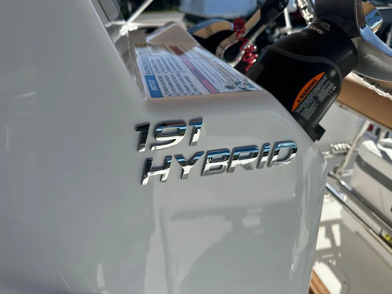 Slide: The Image of 2023 NauticStar 191 Hybrid boat model emblem. - 9