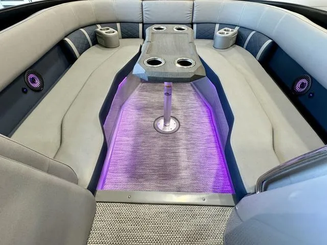 Slide: The Image of 2024 Bennington 25 LTSB boat hull identification number (HIN) plate. - 10