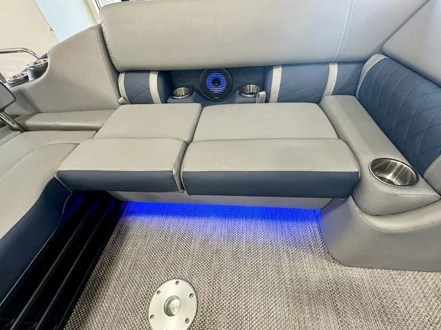 Slide: The Image of 2024 Bennington 25 LTSB boat interior with modern helm and seating. - 18