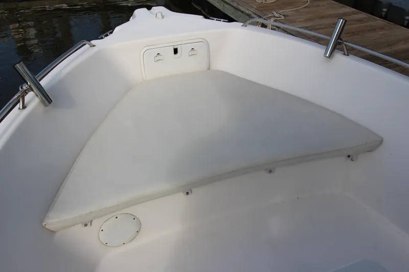 Slide: The Image of 2014 Pro-Line 21 CC boat bow seating area with white cushion. - 12