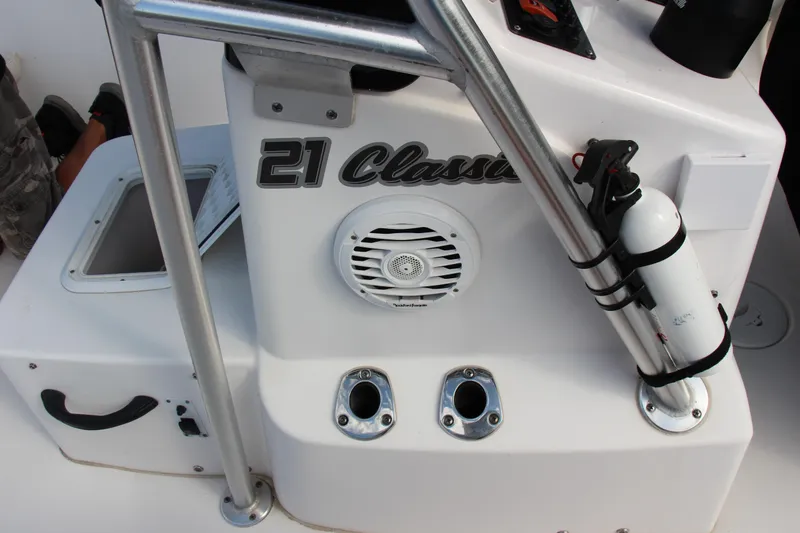 Slide: The Image of 2014 Pro-Line 21 CC boat console with speaker and fire extinguisher. - 15