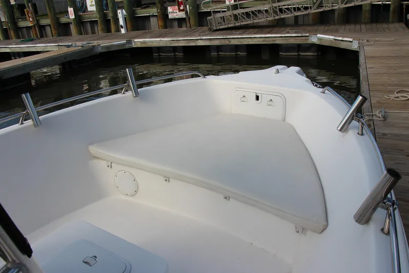Slide: The Image of 2014 Pro-Line 21 CC boat bow seating area at dock. - 17