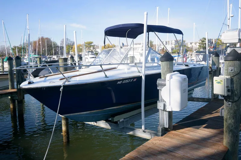 The Image of 1972 Chris-Craft Lancer 23 boat docked at a marina. - 0