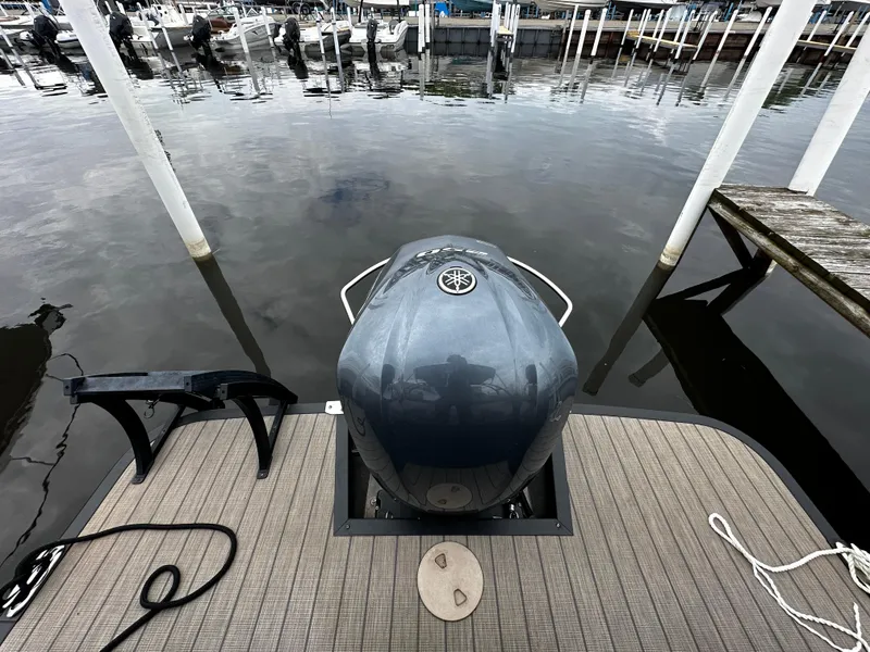 Slide: The Image of 2018 Bennington G25 boat with Yamaha outboard motor at dock. - 13