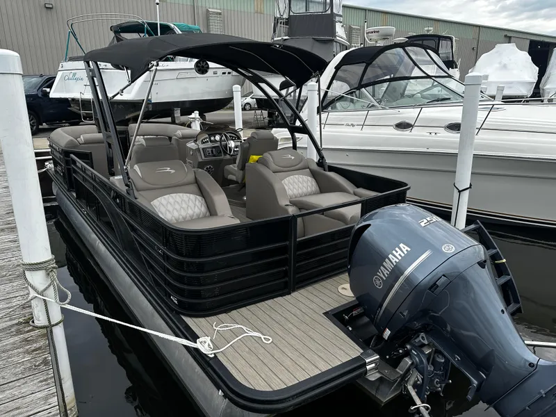Slide: The Image of 2018 Bennington G25 pontoon boat docked with Yamaha outboard motor. - 15