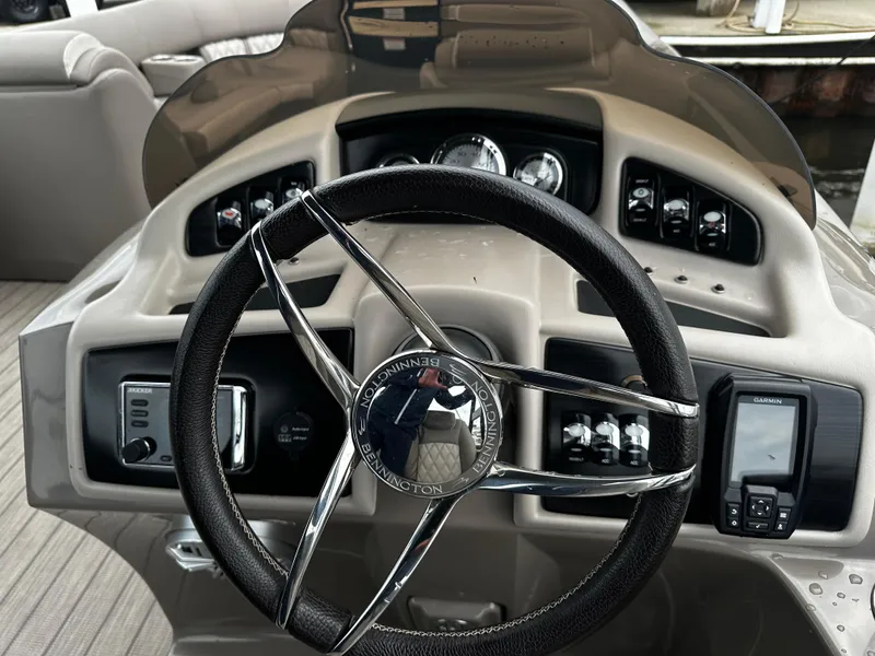 Slide: The Image of 2018 Bennington G25 boat steering wheel and dashboard controls. - 7