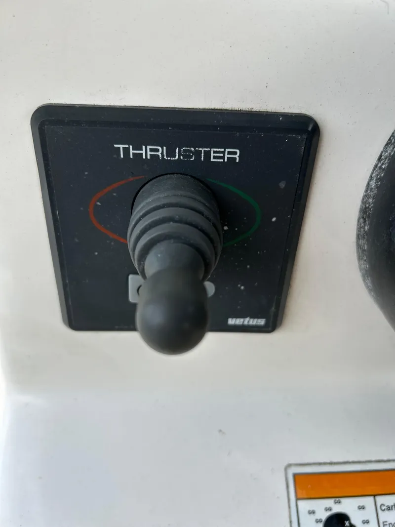Slide: The Image of 2012 Everglades 295 Center Console thruster control switch - 13