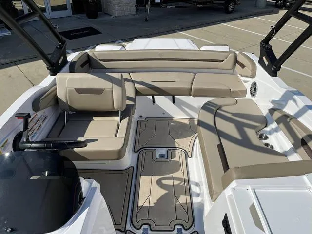 Slide: The Image of Hurricane SS205-IO 4.5 MPI 2024 - 13