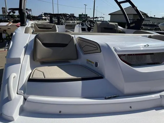 Slide: The Image of Hurricane SS205-IO 4.5 MPI 2024 - 18