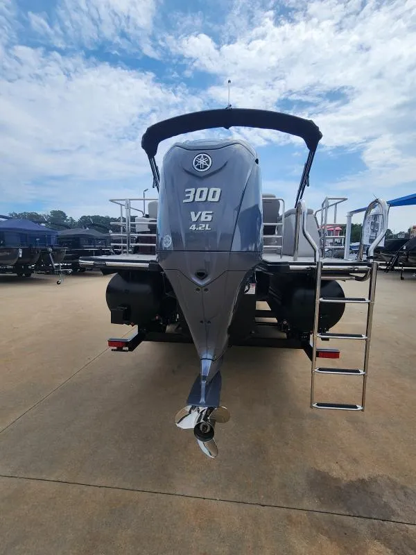 Slide: The Image of 2024 Starcraft SLS-5 Q DH boat with Yamaha 300 V6 engine, rear view. - 14