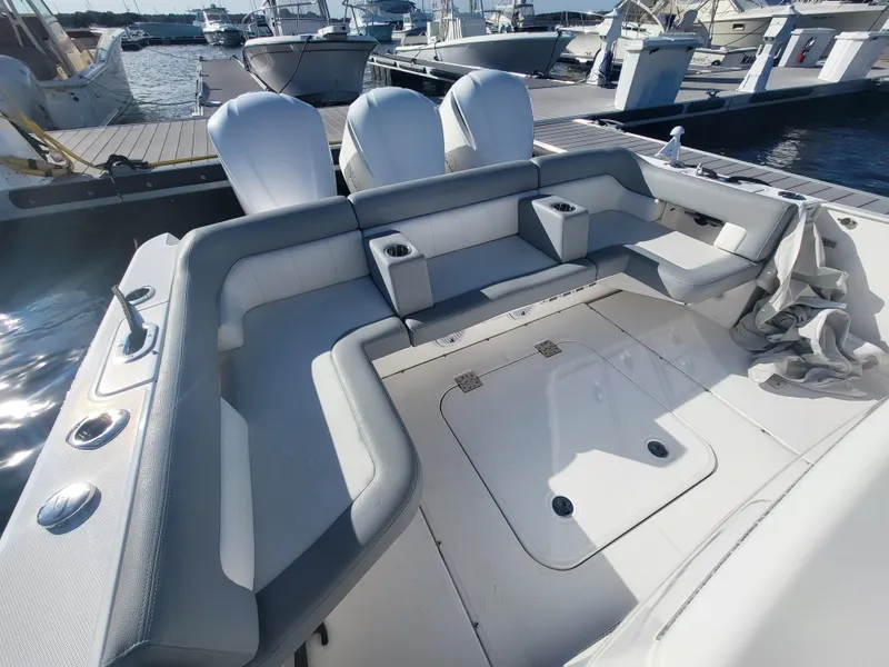 Slide: The Image of 2018 Everglades 360 LXC boat with spacious seating at the dock. - 44