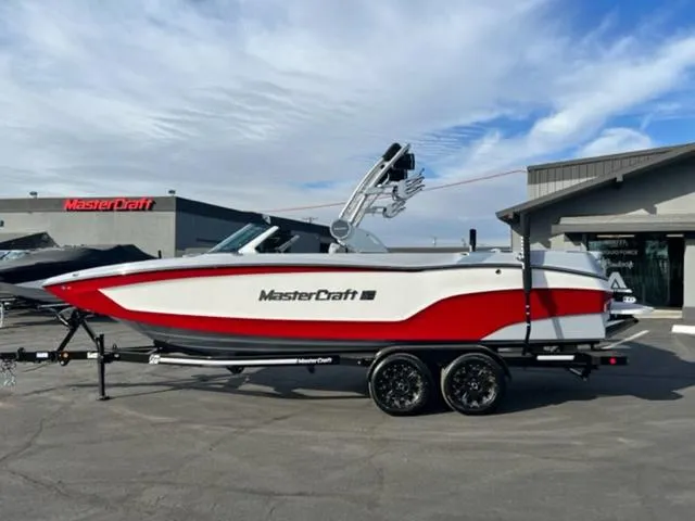 The Image of MasterCraft XT24 2024 - 1