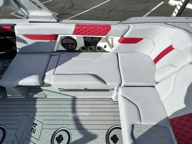 Slide: The Image of MasterCraft XT24 2024 - 17