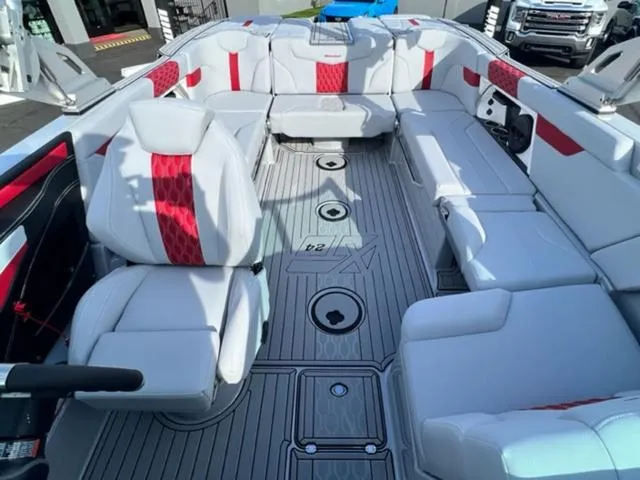 Slide: The Image of MasterCraft XT24 2024 - 20