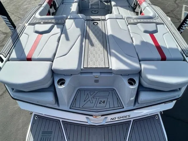 Slide: The Image of MasterCraft XT24 2024 - 9