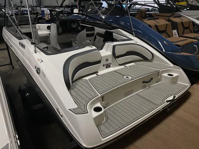 Slide: The Image of Yamaha SX195 2024 - 3