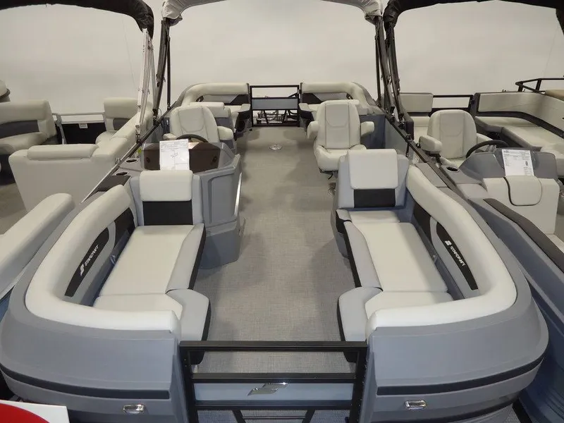 Slide: The Image of Starcraft Marine VX 22 R DH 2026 - 1