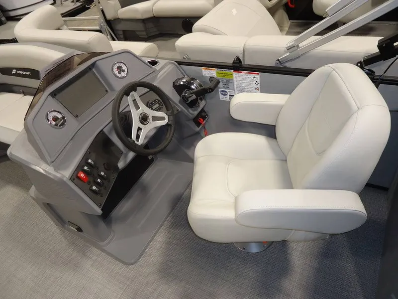 Slide: The Image of Starcraft Marine VX 22 R DH 2026 - 5