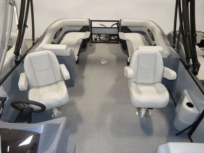 Slide: The Image of Starcraft Marine VX 22 R DH 2026 - 4