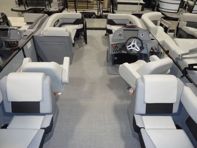 Slide: The Image of Starcraft Marine VX 22 R DH 2026 - 7