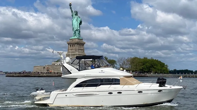 The Image of Meridian 411 Sedan 2004 - 0