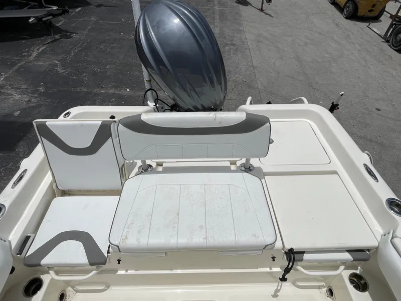 Slide: The Image of 2022 Skeeter 2550 Family boat with seating and outboard motor. - 19