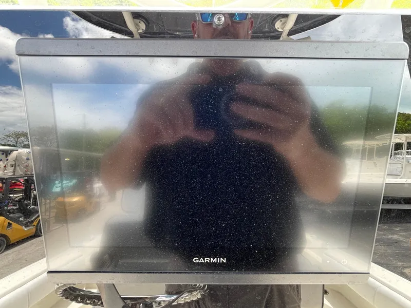 Slide: The Image of Garmin display on 2022 Skeeter 2550 Family boat. - 21