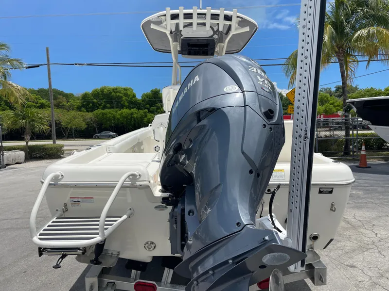 Slide: The Image of 2022 Skeeter 2550 Family boat with Yamaha outboard motor, rear view. - 26