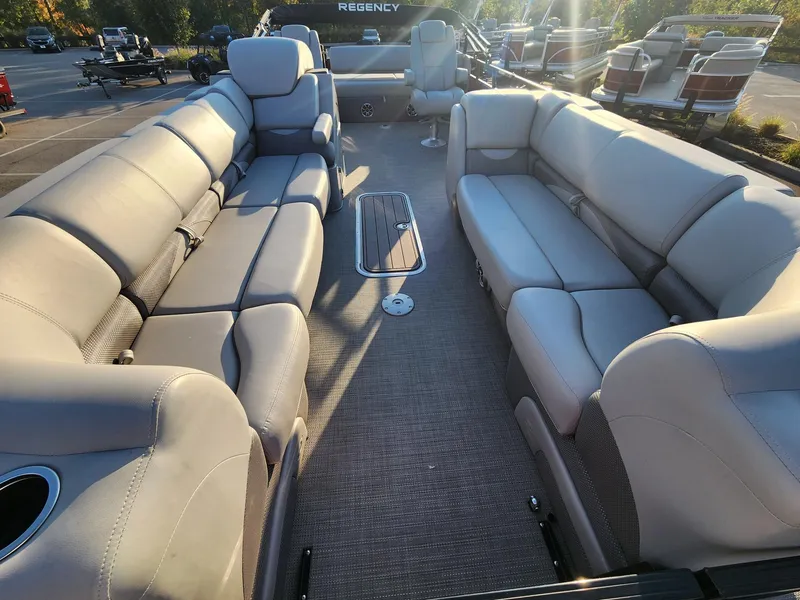 Slide: The Image of 2024 Regency 250 DL3 pontoon boat with spacious seating and modern design. - 4