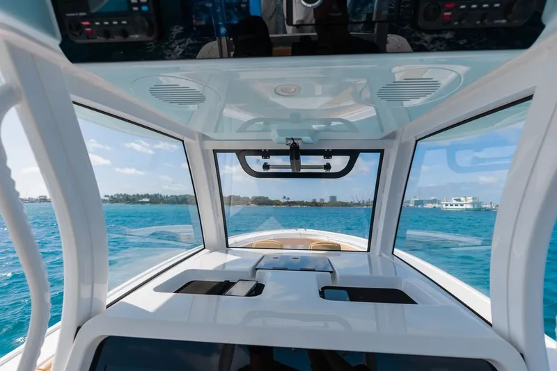 Slide: The Image of Phenom 34 Center Console 2027 - 5