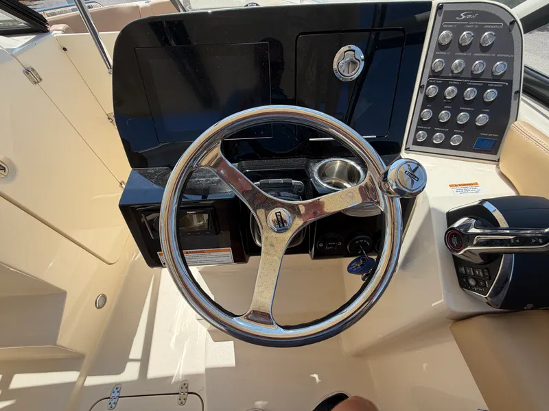 Slide: The Image of Scout 255 DORADO 2024 - 18