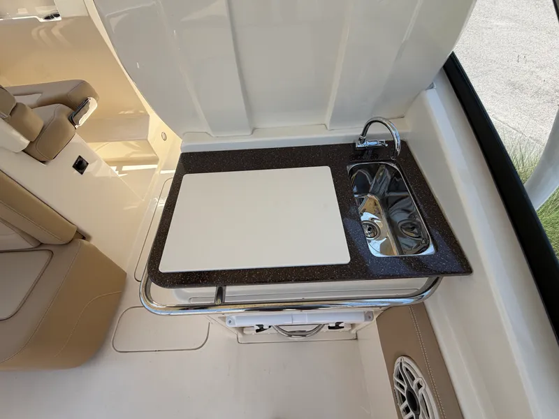 Slide: The Image of Scout 255 DORADO 2024 - 9