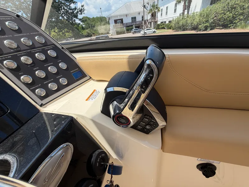Slide: The Image of Scout 255 DORADO 2024 - 15