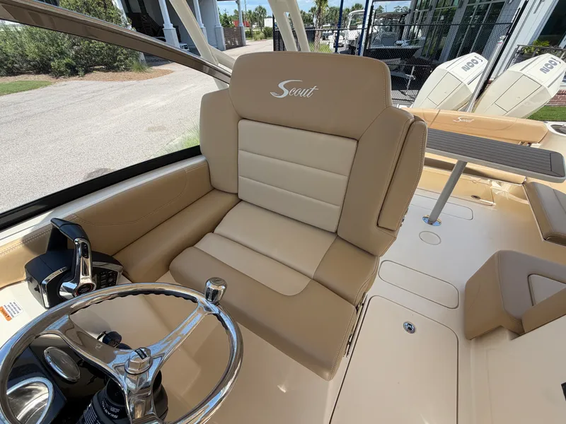 Slide: The Image of Scout 255 DORADO 2024 - 13