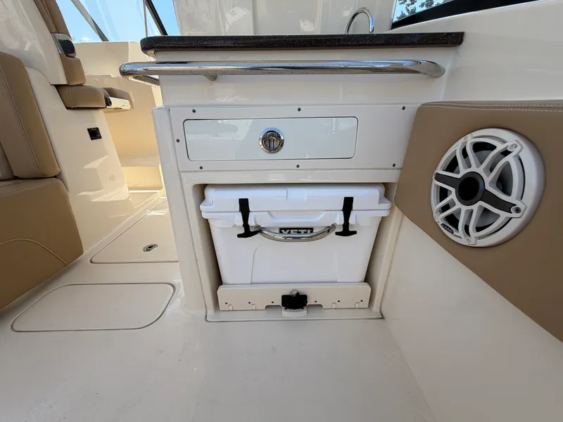 Slide: The Image of Scout 255 DORADO 2024 - 8