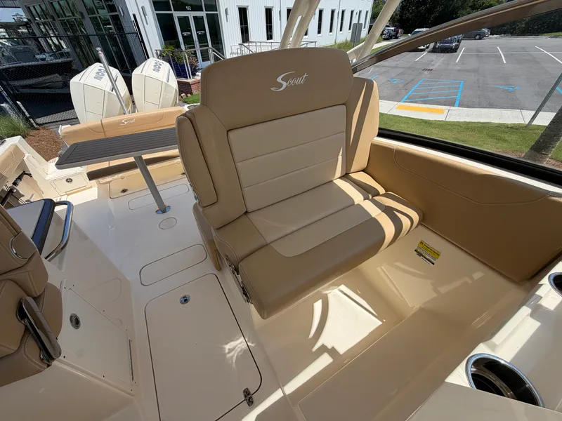 Slide: The Image of Scout 255 DORADO 2024 - 11