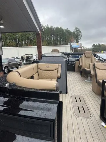 Slide: The Image of Veranda VX22RC Luxury Tri-Toon 2025 - 11