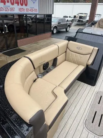 Slide: The Image of Veranda VX22RC Luxury Tri-Toon 2025 - 12