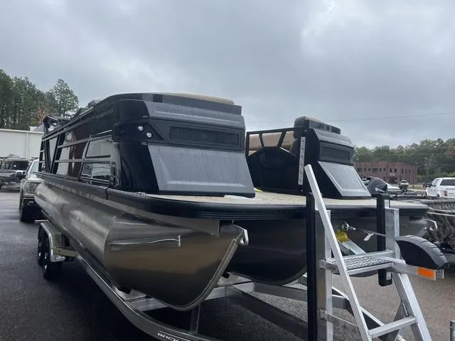 Slide: The Image of Veranda VX22RC Luxury Tri-Toon 2025 - 3