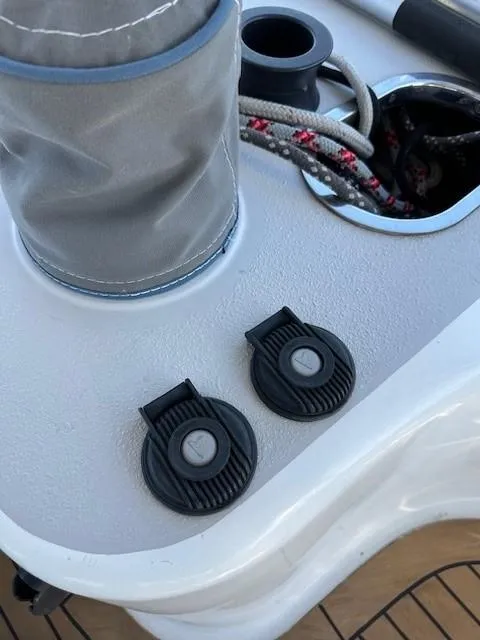 Slide: The Image of ELECTRIC WINCH ON CABIN TOP - 23