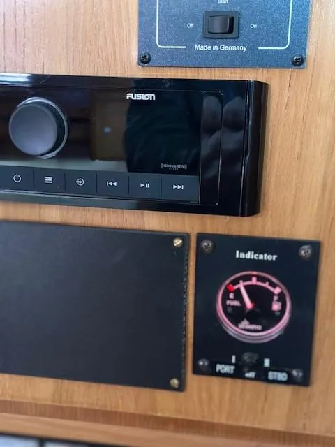 Slide: The Image of FUSION RADIO - 34