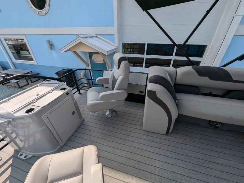 Slide: The Image of Sylvan L-3 Party Fish 2024 - 11