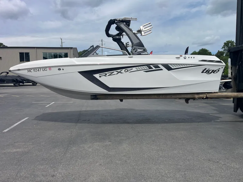 The Image of Tige 23 RZX 2018 - undefined
