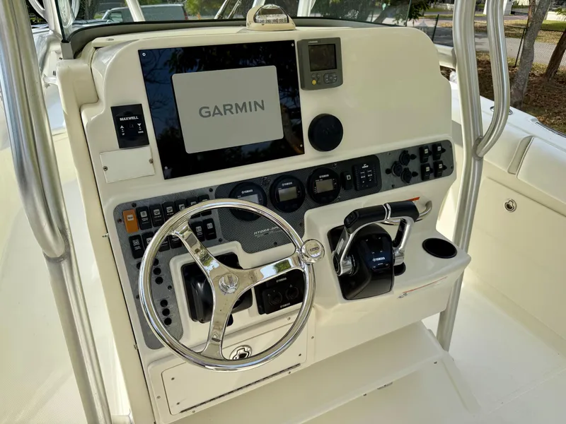 Slide: The Image of 2008 Hydra-Sports Vector 2900 CC helm with Garmin navigation system and steering wheel. - 10