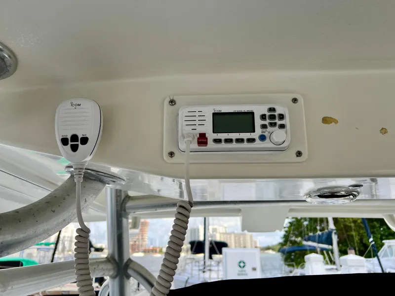 Slide: The Image of 2008 Hydra-Sports Vector 2900 CC boat radio and microphone setup. - 20