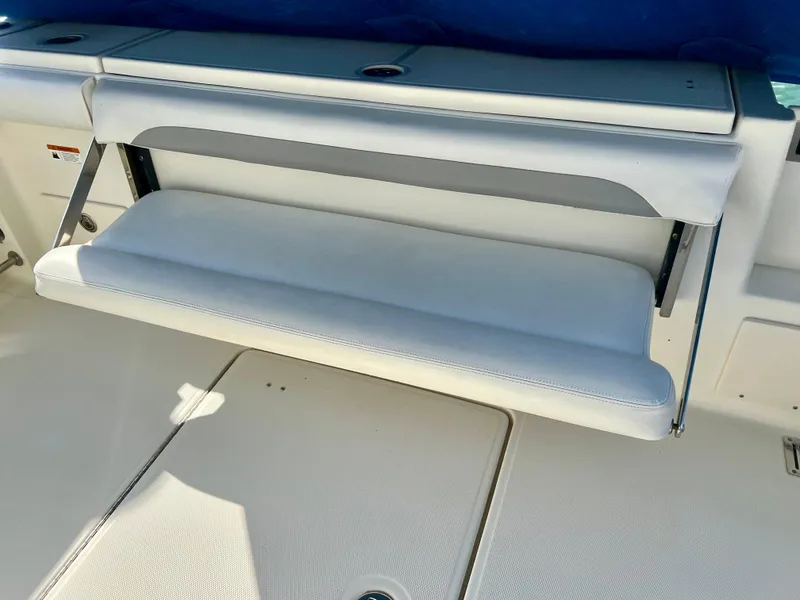 Slide: The Image of 2008 Hydra-Sports Vector 2900 CC boat seat, white cushioned, foldable design. - 25