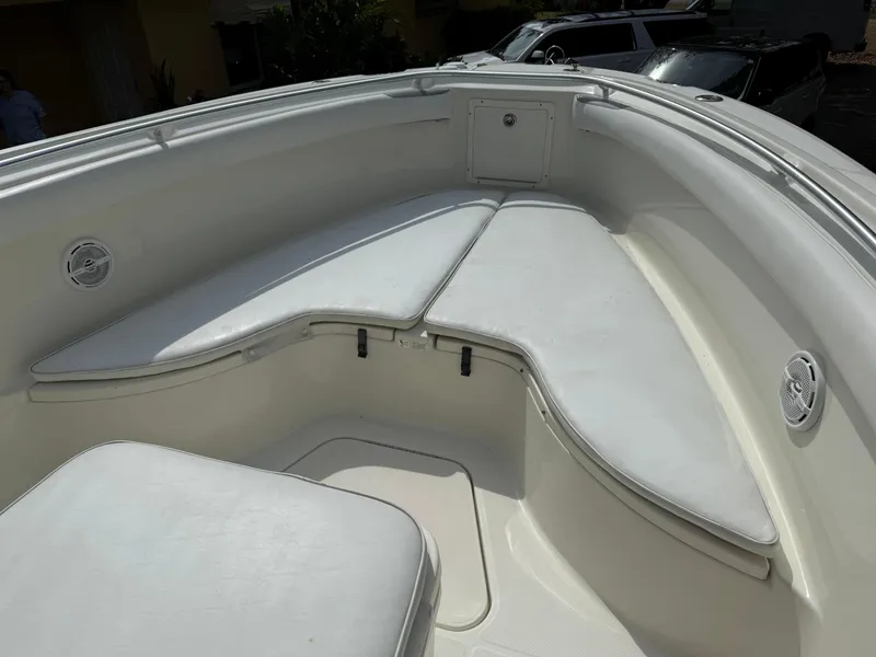 Slide: The Image of 2008 Hydra-Sports Vector 2900 CC boat interior with cushioned seating area. - 5