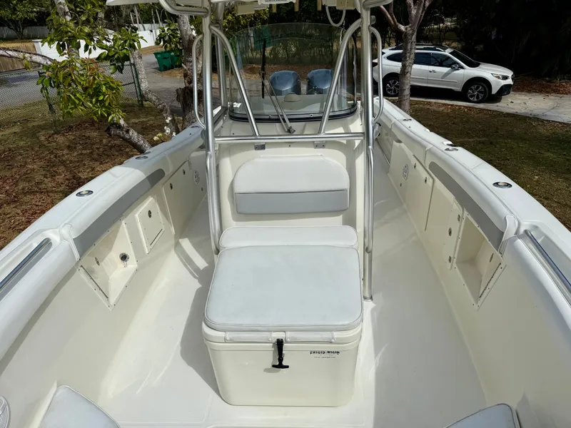 Slide: The Image of 2008 Hydra-Sports Vector 2900 CC boat interior with seating and storage compartments. - 6