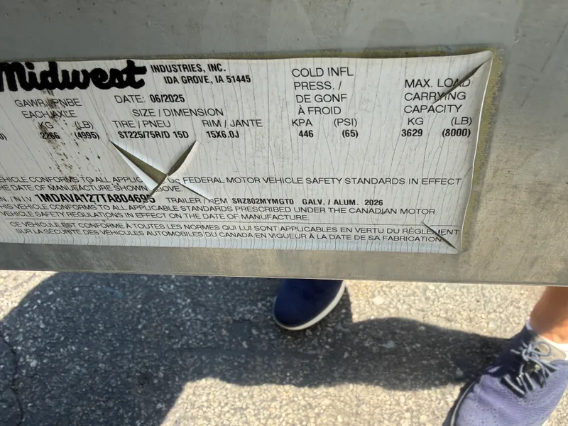 Slide: The Image of Sea Ray 250 SDX OB 2026 - 16
